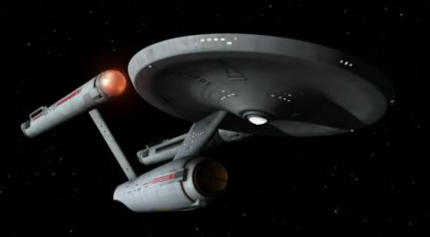 La USS Enterprise di Star Trek - Immagine utilizzata per uso di critica o di discussione ex articolo 70 comma 1 della legge 22 aprile 1941 n. 633, fonte Wikimedia Commons, utente Warp~itwiki